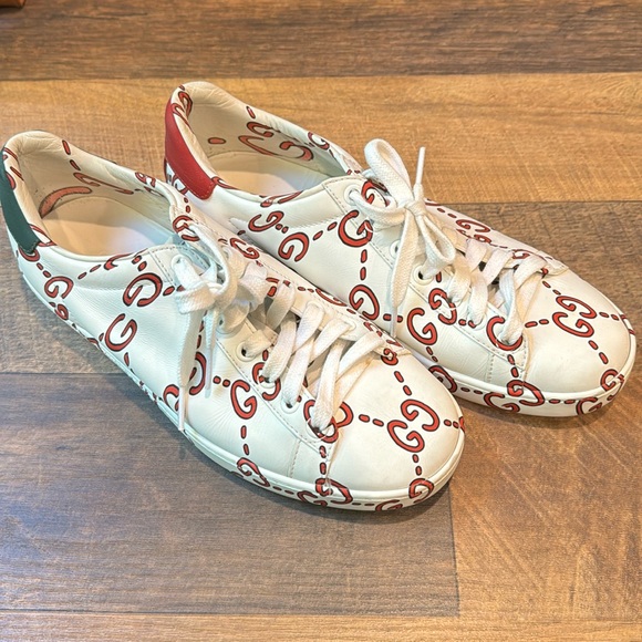 Gucci Shoes - GUCCI ACE GG LOGO VERY GOOD CONDITION SIZE 37 (fits like a 7.5/8). Minor wear